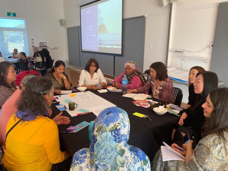 hui attendees round table